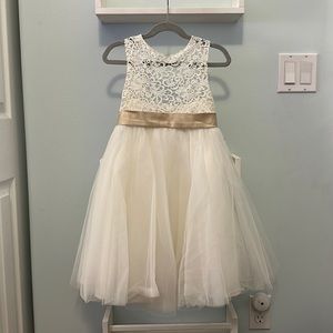 Ivory Lace Tulle Keyhole Back Wedding Flower Girl Dress size 5